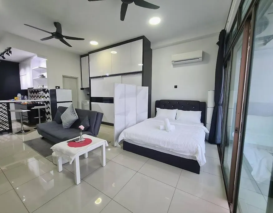 Studio Balcony Lake View Palazio Austin Ikea Aeon By Gdragon Homestay Johor Bahru