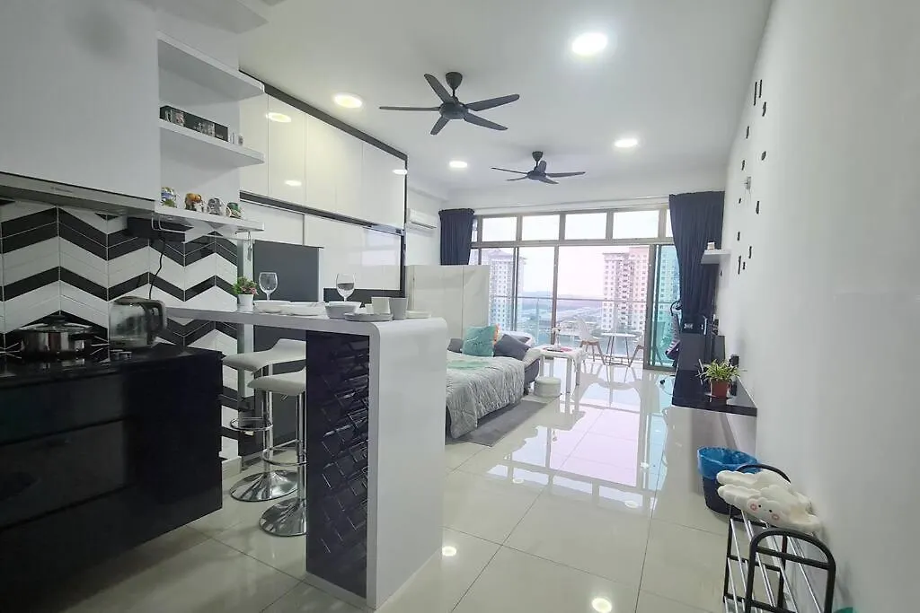 Apartment Studio Balcony Lake View Palazio Austin Ikea Aeon By Gdragon Homestay Johor Bahru