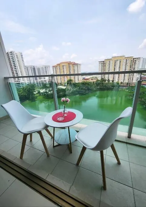Studio Balcony Lake View Palazio Austin Ikea Aeon By Gdragon Homestay Johor Bahru 0*,