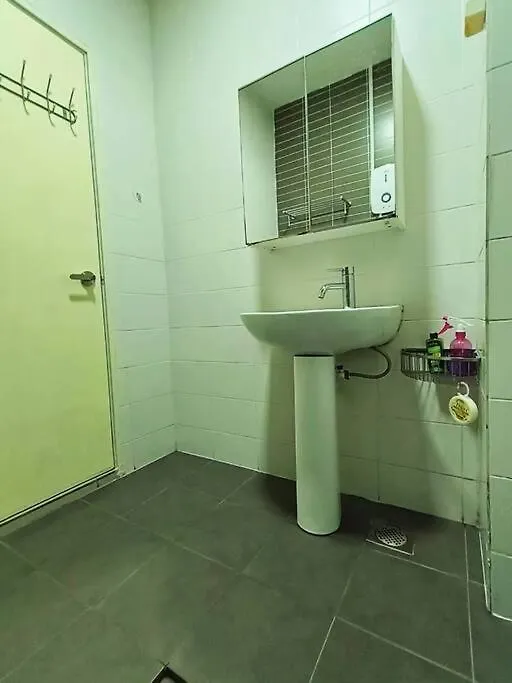 Studio Balcony Lake View Palazio Austin Ikea Aeon By Gdragon Homestay Johor Bahru 0*,  Malaysia