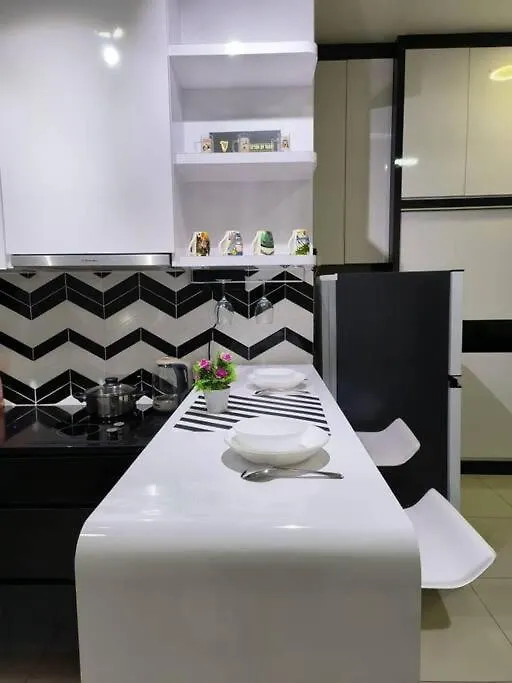 Studio Balcony Lake View Palazio Austin Ikea Aeon By Gdragon Homestay Johor Bahru Apartment