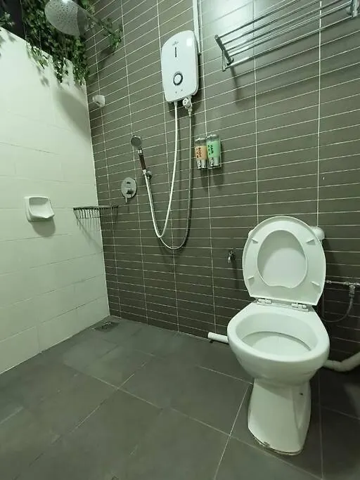 Studio Balcony Lake View Palazio Austin Ikea Aeon By Gdragon Homestay Johor Bahru Apartment