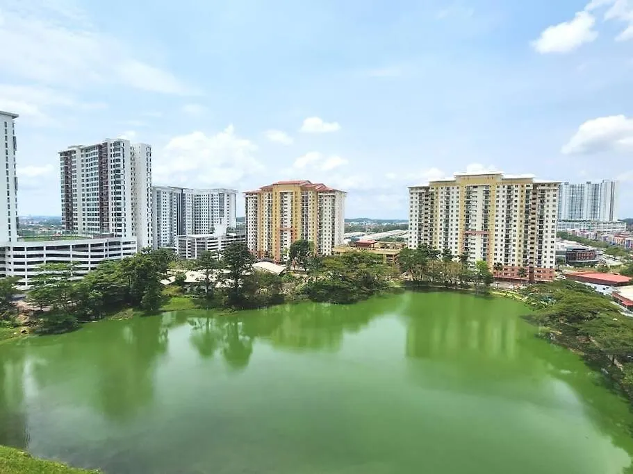 Studio Balcony Lake View Palazio Austin Ikea Aeon By Gdragon Homestay Johor Bahru Apartment